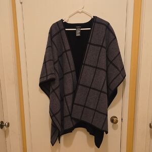 Gray and Black Geometric Knit Ruana.